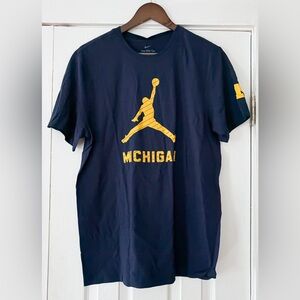 Nike Michigan Basketball Navy and‎ Yellow Tee Size Medium NWT